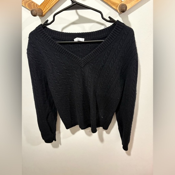 Aritzia TNA WOOL CABLE KNIT V NECK SWEATER - Picture 6 of 6